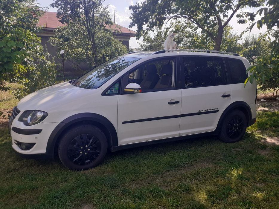 VOLKSWAGEN Touran