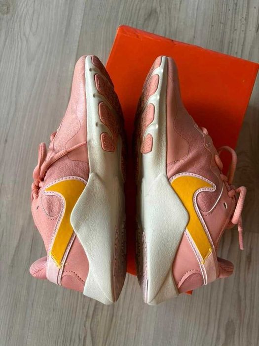 Маратонки NIKE - номер 36.5