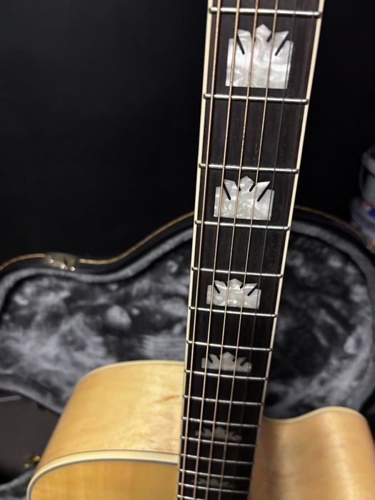 Epiphone EJ-200SCE акустична китара