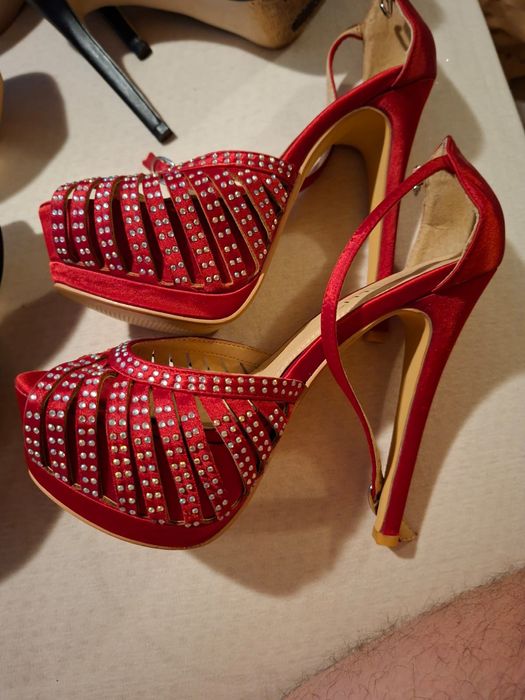 Pantofi cu platforma si toc analt