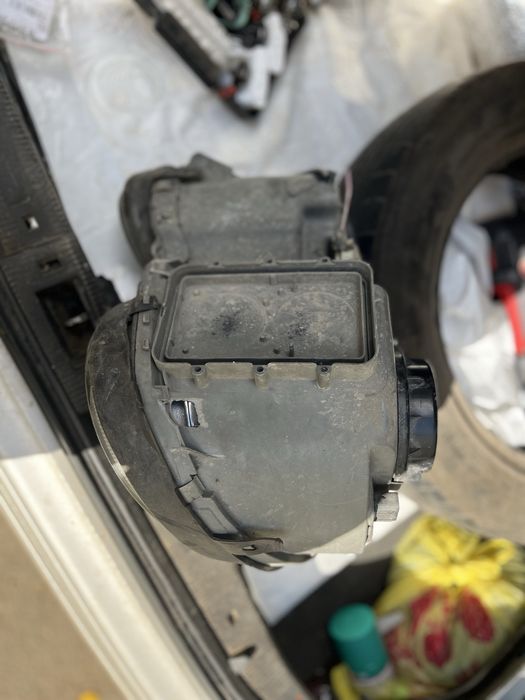 Фара мерседес 210 рест с дефектом креплении