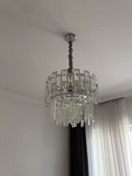 люстра среднего размера