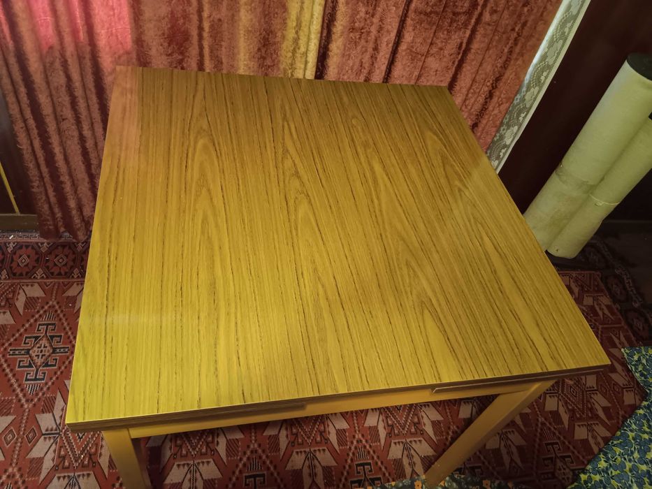 Продавам полирана растегателна маса-0.80см; растегната-1.40см-150лв