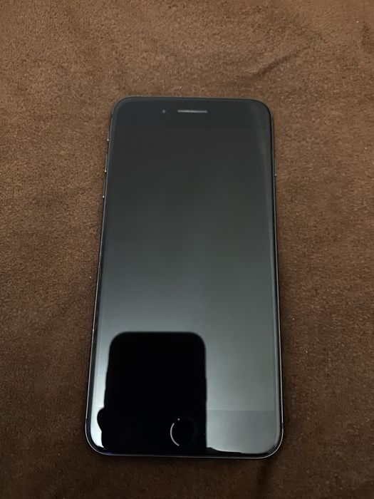 ПРОДАМ iPhone 8+