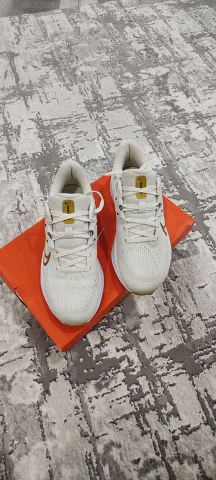 Nike Quest 6 crem 38, 5