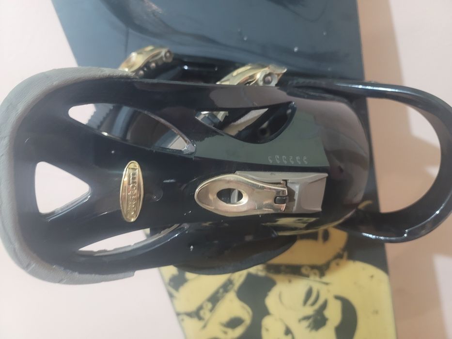 Placa snowboard cu legături