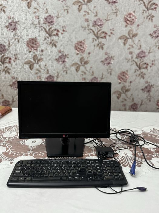 LG монитор и клавитура.