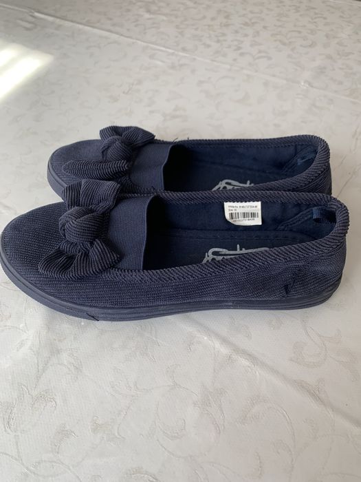 Туфли на девочку 35 размер.