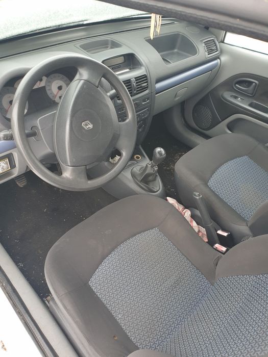 Vând Renault simbol