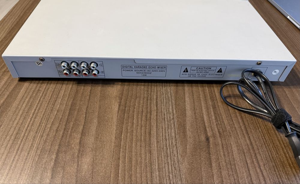 Mixer/ dispozitiv karaoke 4 microfoane