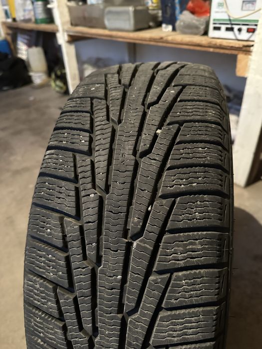 Зимняя резина nokian 215 55 R17 комплект