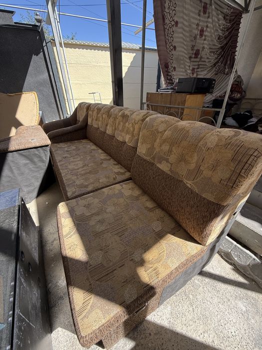 Диван угловой  в хорошом состояние
