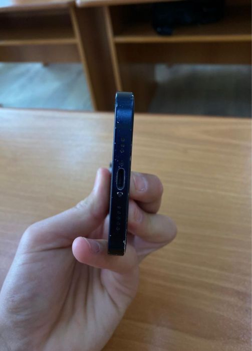Продам iPhone 12