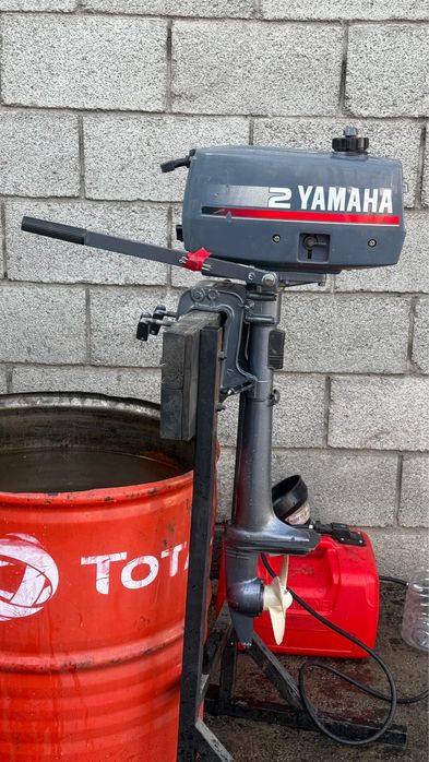 Лодочный мотор Yamaha 2