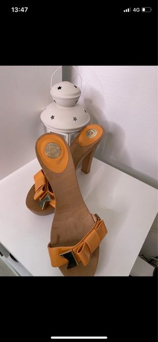 Sandale elegante Elisabetta Franchi din piele lacuita marimea 39