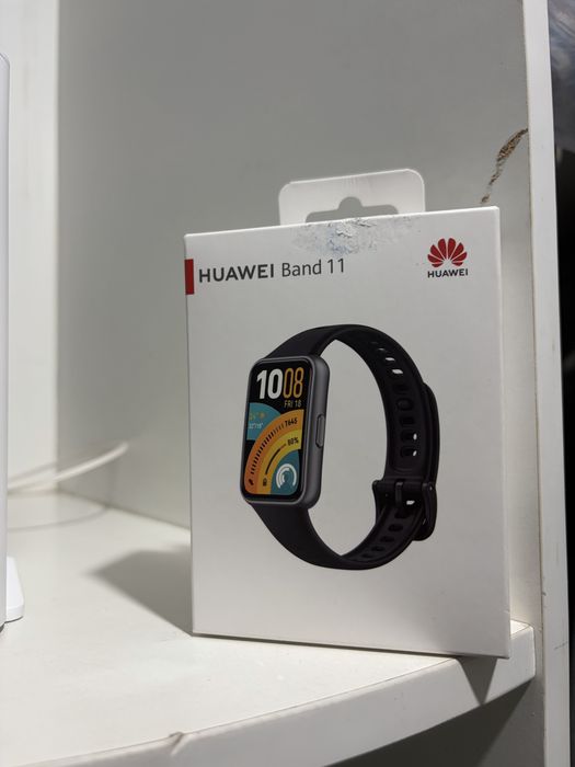 Продаю умные часы Huawei Band 11