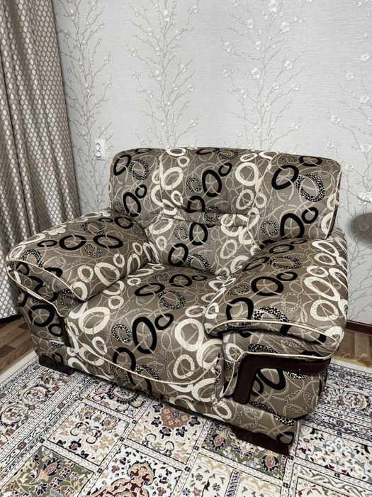 Продам Диван и кресло.