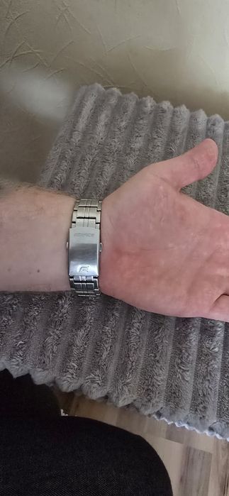 Продам часы Edifice EFR-559