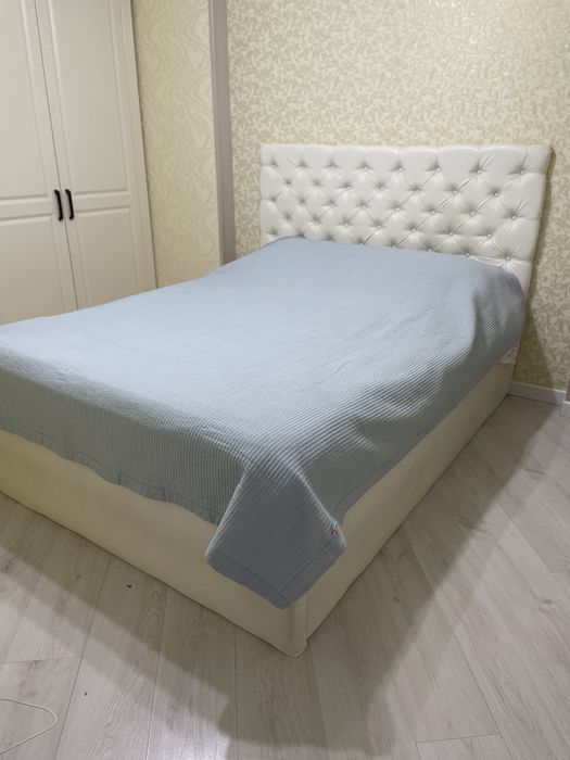Двуспальная кровать