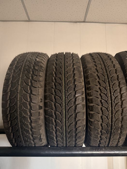 Продам новые шины липучка