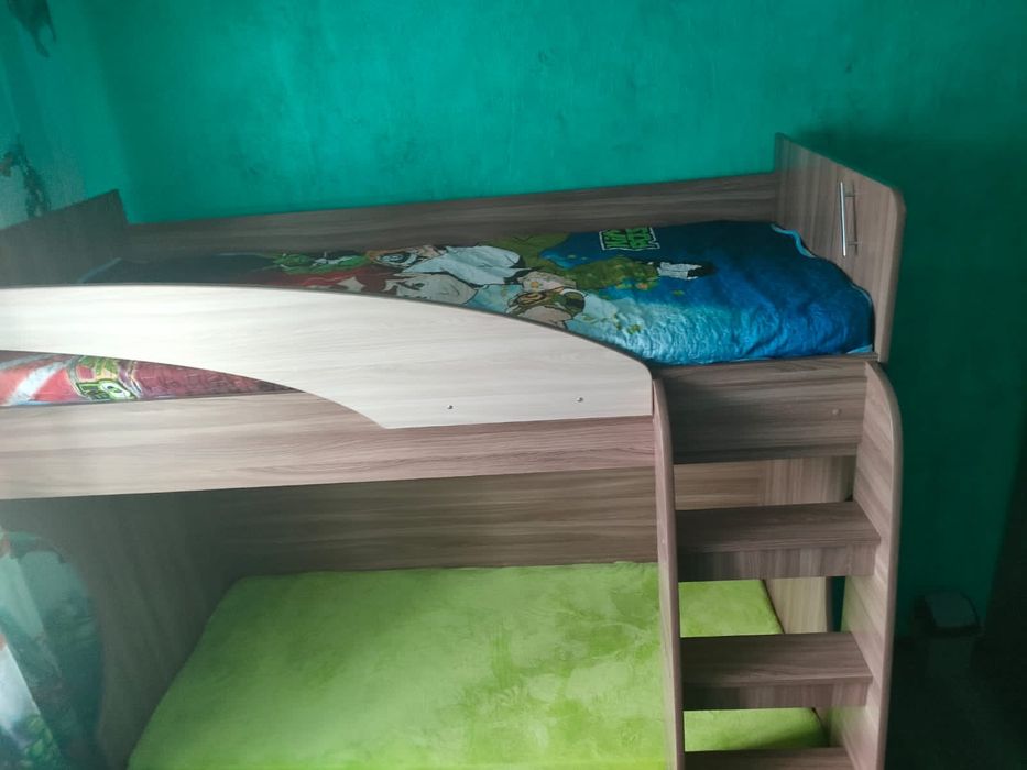 Двухъярусная кровать