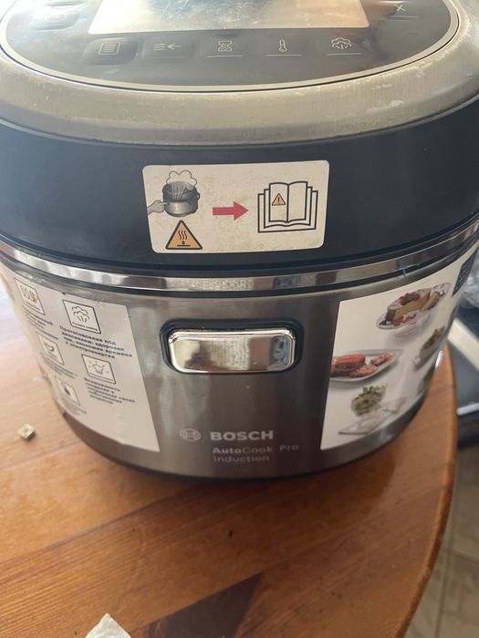 Продавам мультикукър - тенджера