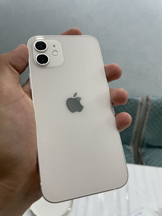 продам Iphone 12 белый