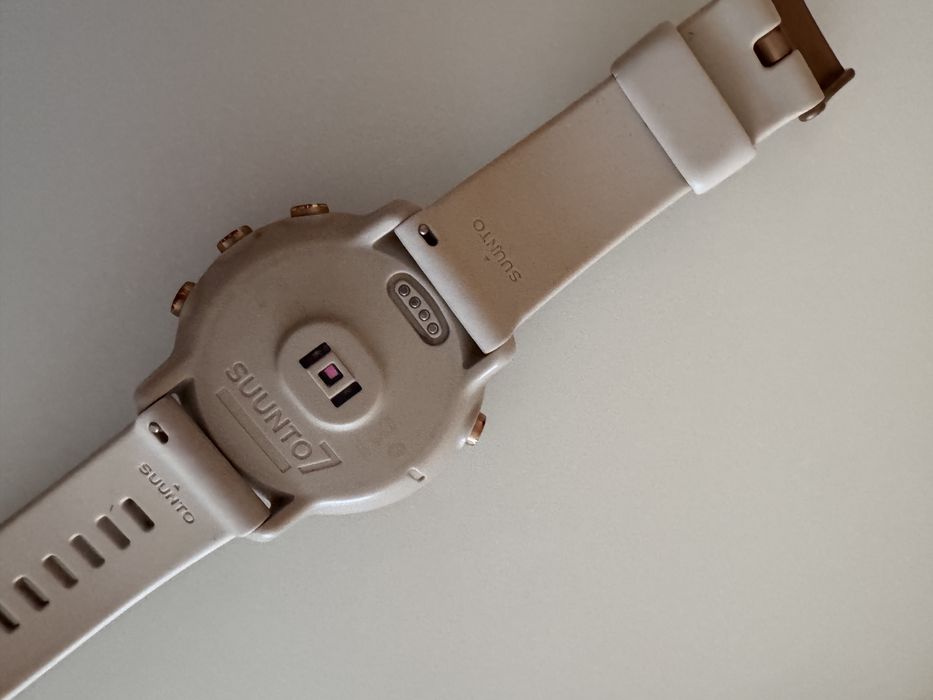 Смарт часовник Suunto 7