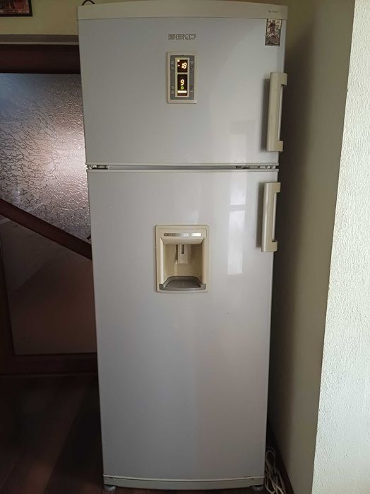 Frigider Beko No Frost cu dozator de apă