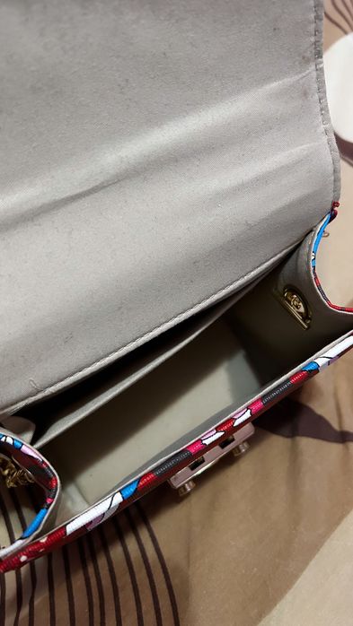 Чанта през рамо.