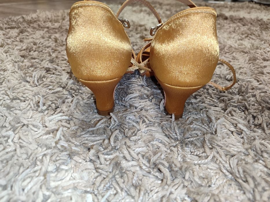 Продам туфли для танцев