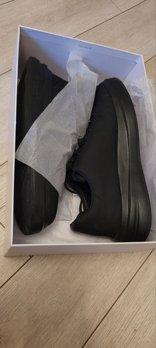 Продавам мъжки обувки Guess