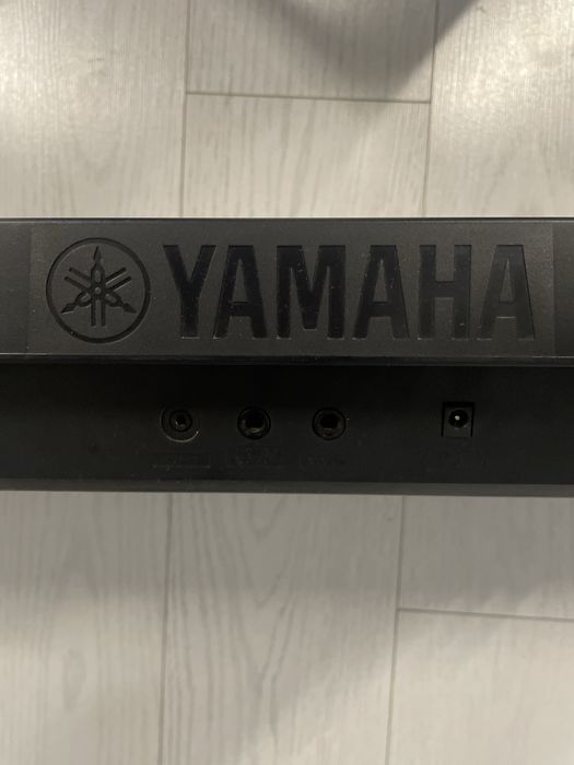 YAMAHA PSR-E273 синтезатор