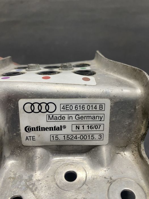 Bloc valve Audi A8 D3 suspensie aer perne aer Audi A8D3 2003-2010