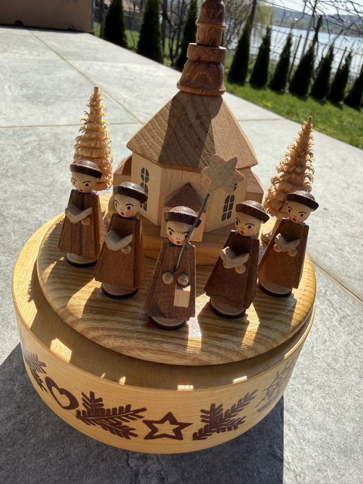 Cutie muzicala din lemn