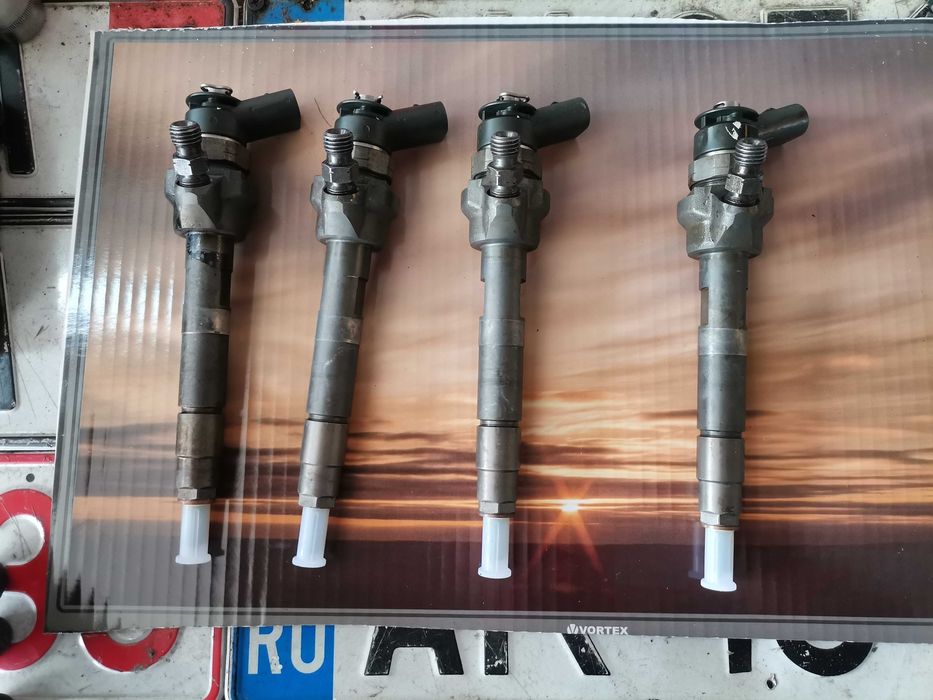 Injector BMW 2.0d cod 04451102