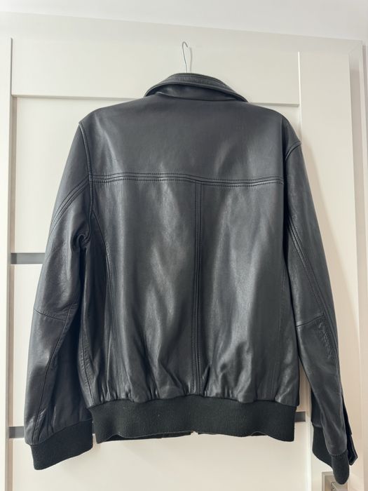 Geaca de piele neagra