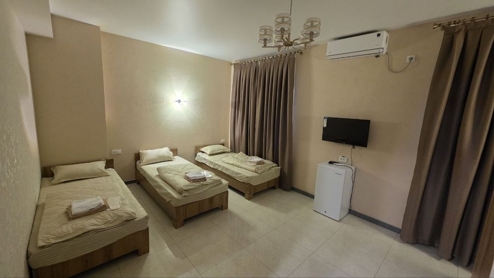 Hotel mehmonxona sergeli moshina bozor 3-4 bekatga yaqin ruvd kuchada