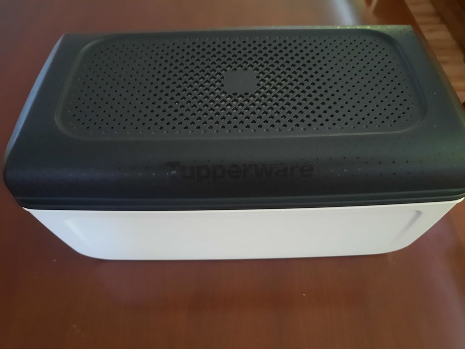 Продам хлебницу Tupperware