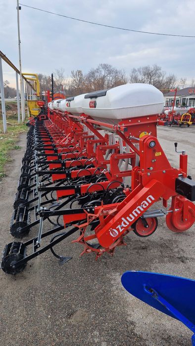 Культиватор с окучниками 6-ти рядный