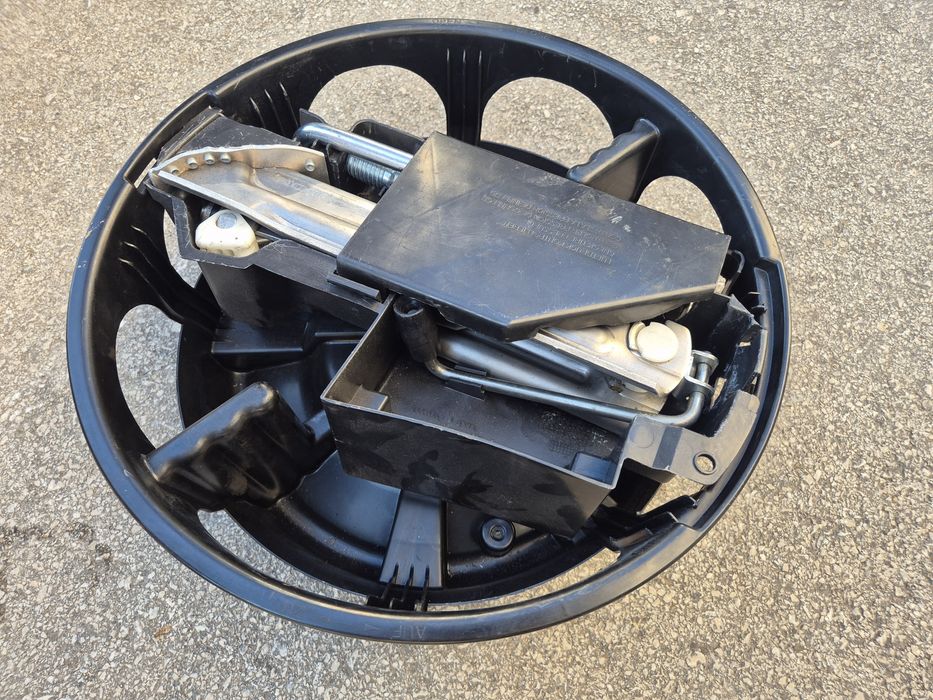 Резервен комплект Мерцедес E CLS S C class крик ключ кука Mercedes