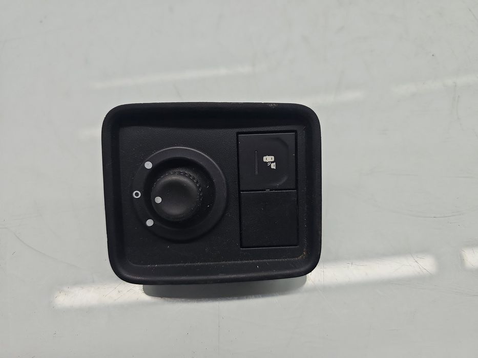 Buton reglaj oglinzi Dacia Duster 2 [Fabr 2017-2023] 681632296R
