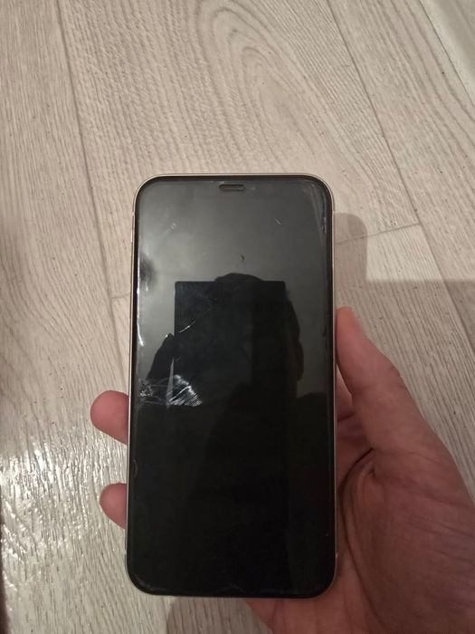 Продам айфон 11 срочна