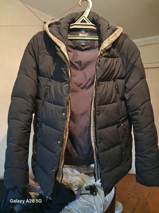 Продам зимниию куртку