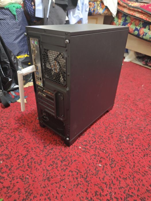 I5-9400f gtx 1060 3gb, 128gb+256gb ssd, 256gb hdd. 2x8 ddr4