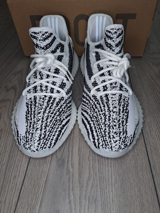 Yeezy Boost 350 V2 Zebra, Mărimea 43