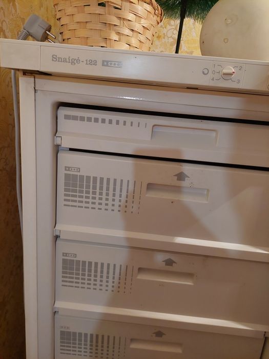 Фризер  с 6  чекмеджета,като нов