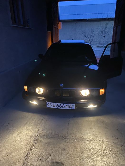 BMW E32 735i sotiladi