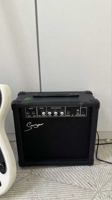 продам электрогитару с комбоусилителем