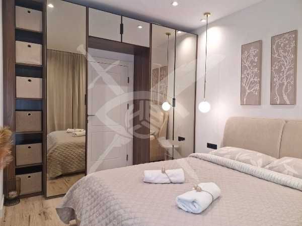 Продава се Тристаен апартамент в Бургас, Център - 106 кв.м за 5189 €/кв.м - Снимка #4